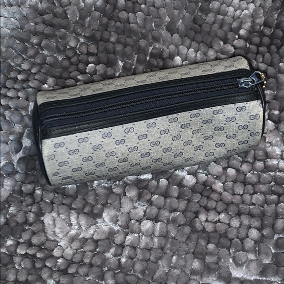GUCCI VINTAGE ROUND CASE SUPER RARE!! - Picture 1 of 9